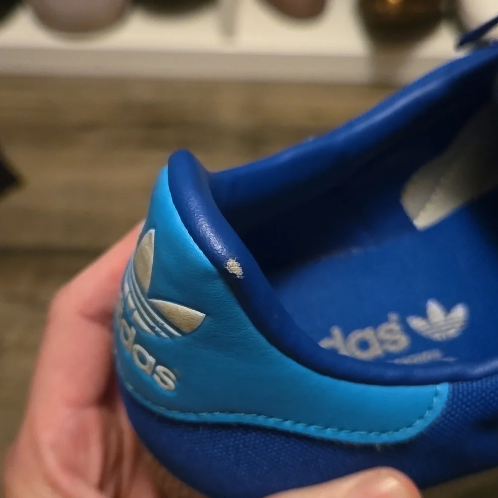 adidas Men's Blue Retro Training Sneakers